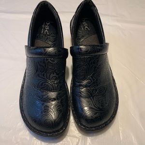 BOC Born Womens Peggy Black Slip On Clogs Shoes